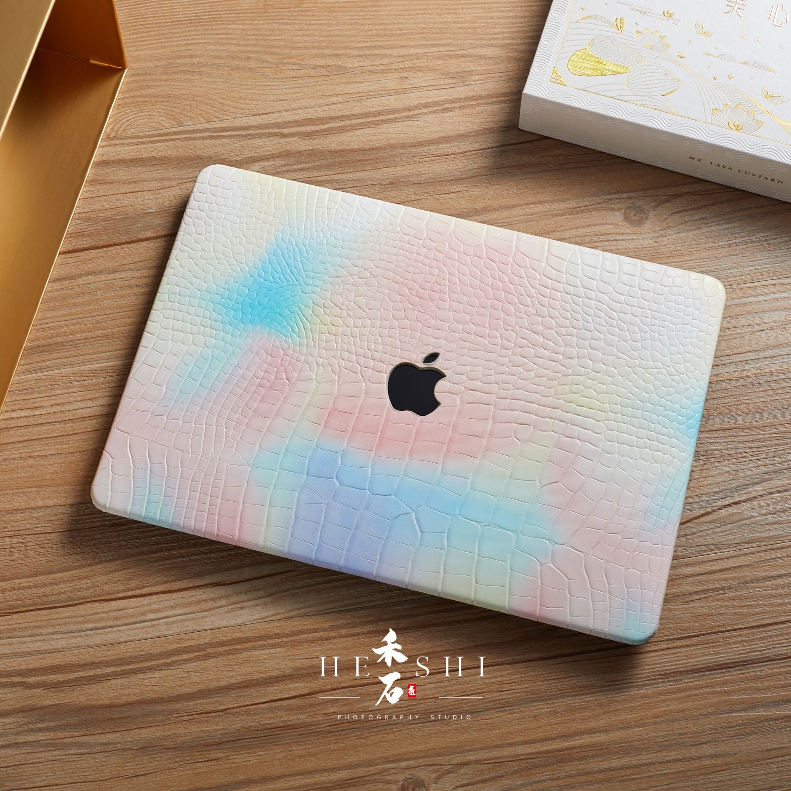 MacBook鳄鱼纹皮革外壳贴 · 3C数码 产品拍摄案例 - 禾石商业摄影