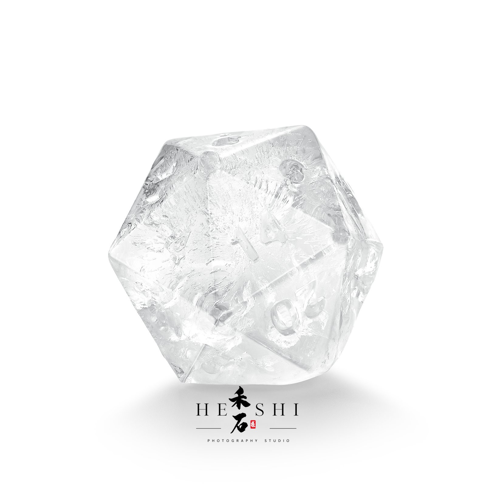 天然水晶D20骰子 · 礼品 产品拍摄案例 - 禾石商业摄影